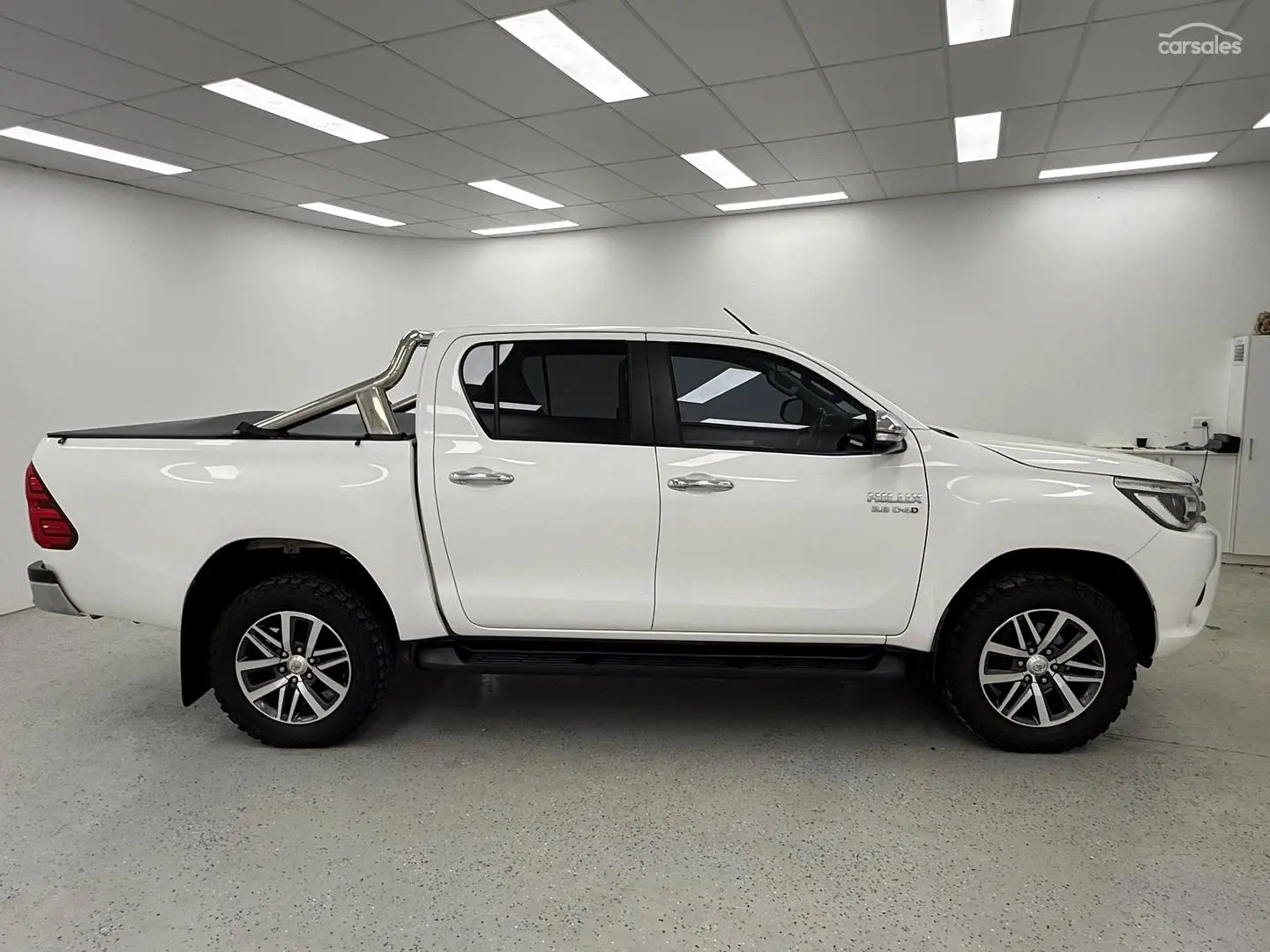 2017 Toyota Hilux Gallery Image 2