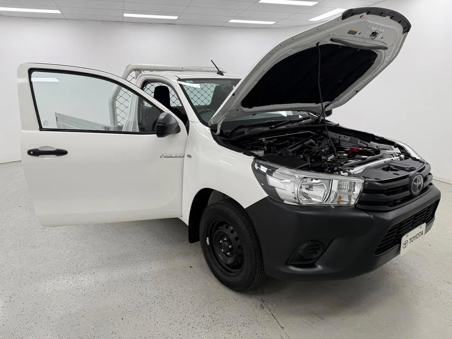 2020 Toyota Hilux Gallery Image 19