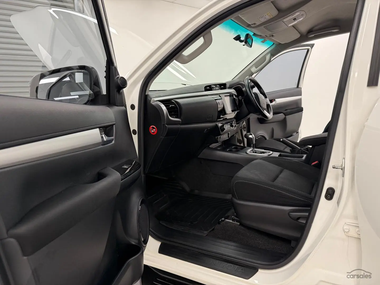 2017 Toyota Hilux Gallery Image 10