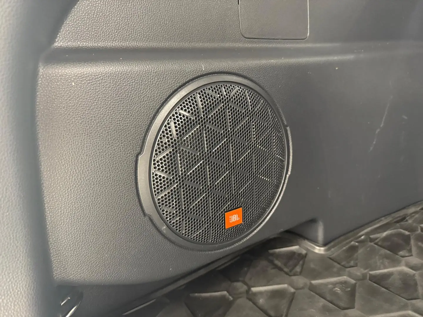 2022 Toyota RAV4 Gallery Image 18