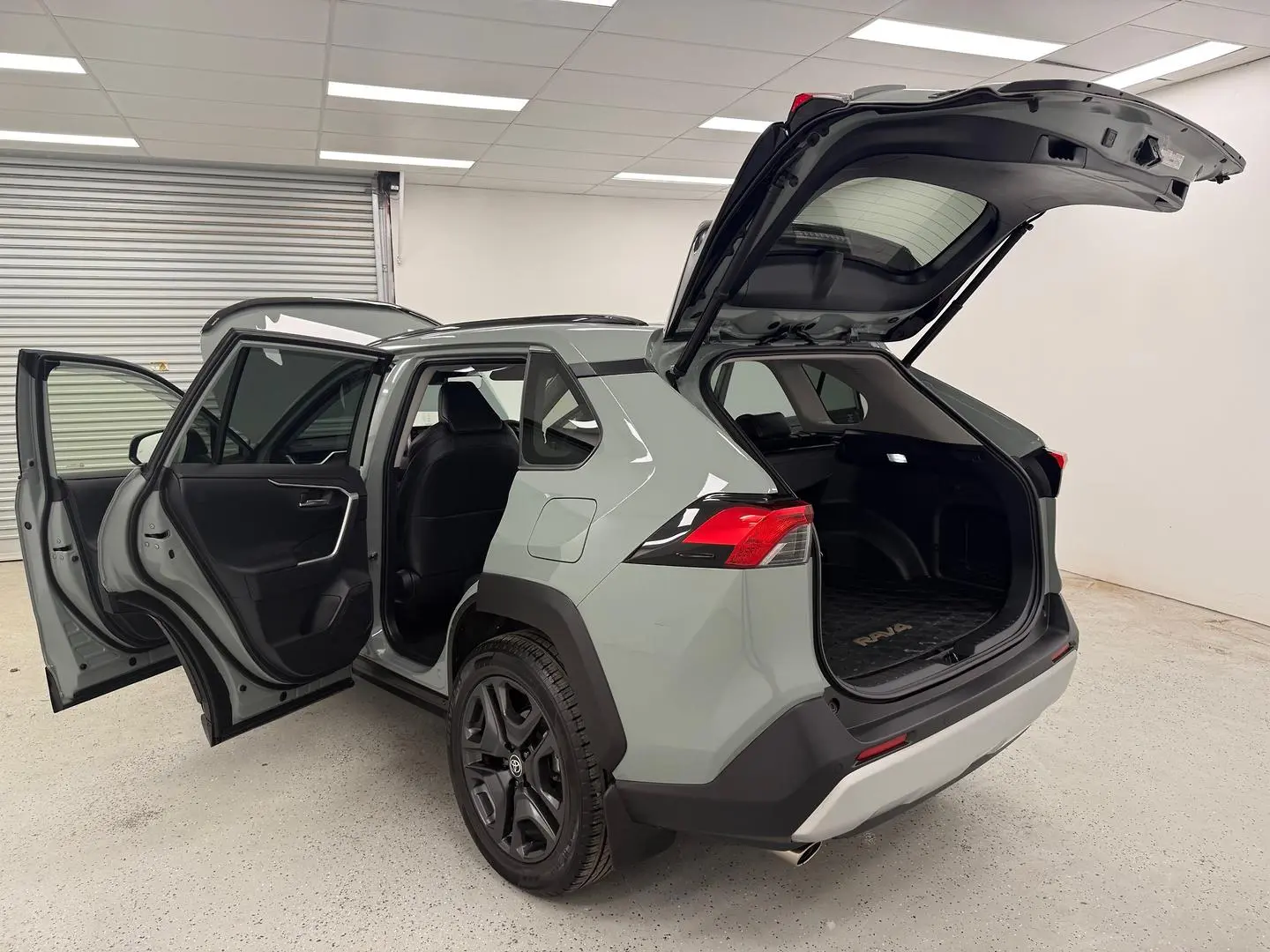 2022 Toyota RAV4 Gallery Image 13