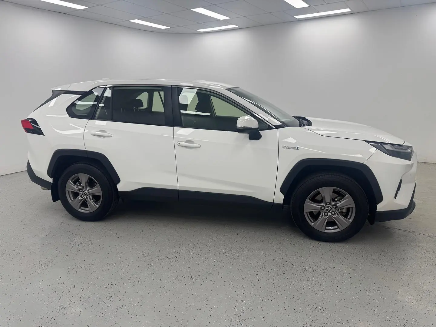 2022 Toyota RAV4 Gallery Image 2