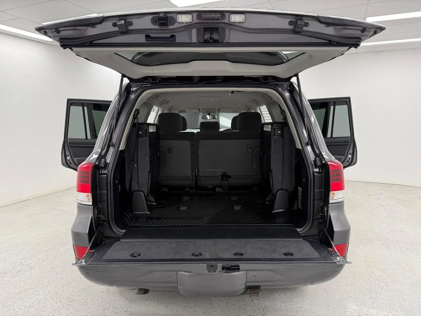 2019 Toyota Landcruiser Gallery Image 14