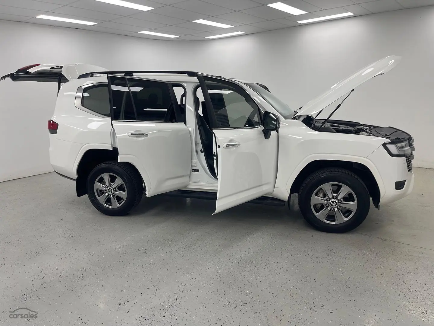 2023 Toyota Landcruiser Gallery Image 9