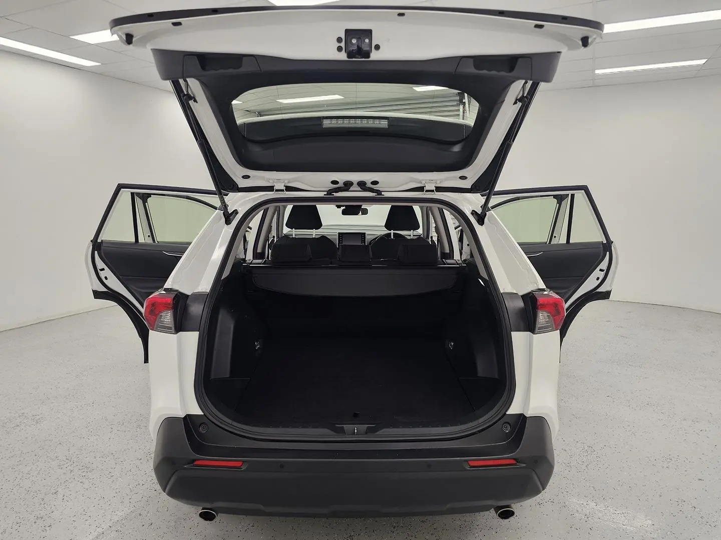 2022 Toyota RAV4 Gallery Image 17