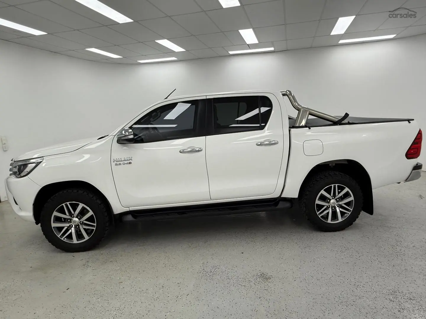 2017 Toyota Hilux Gallery Image 6