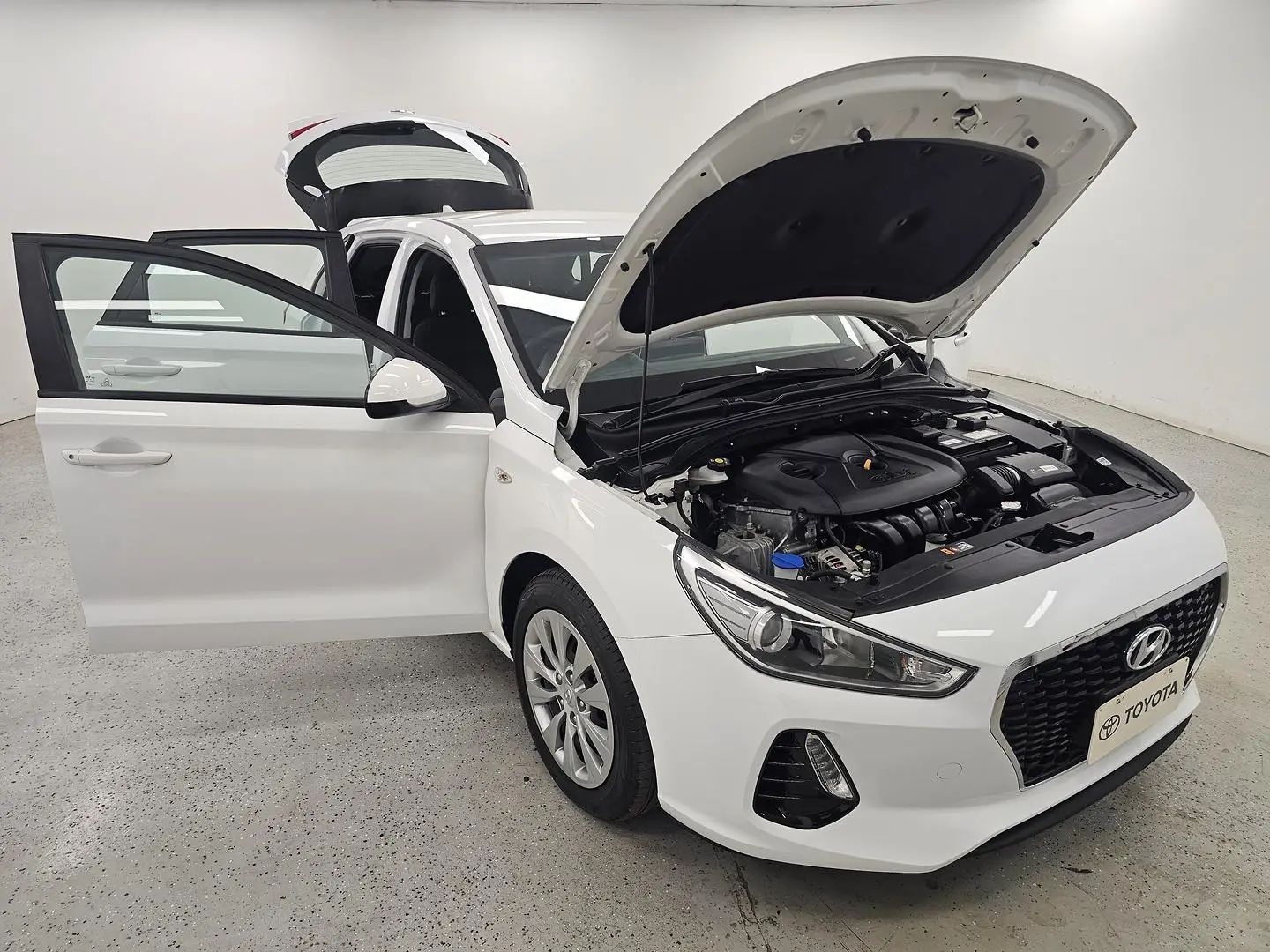 2020 Hyundai i30 Gallery Image 23