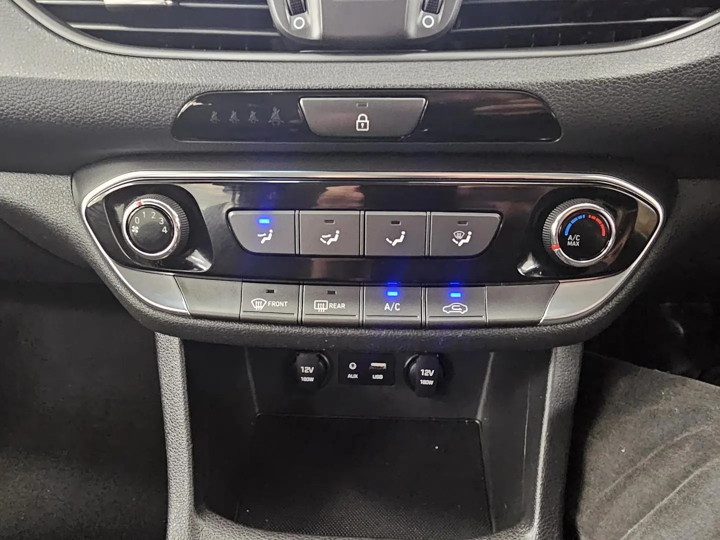 2020 Hyundai i30 Gallery Image 29