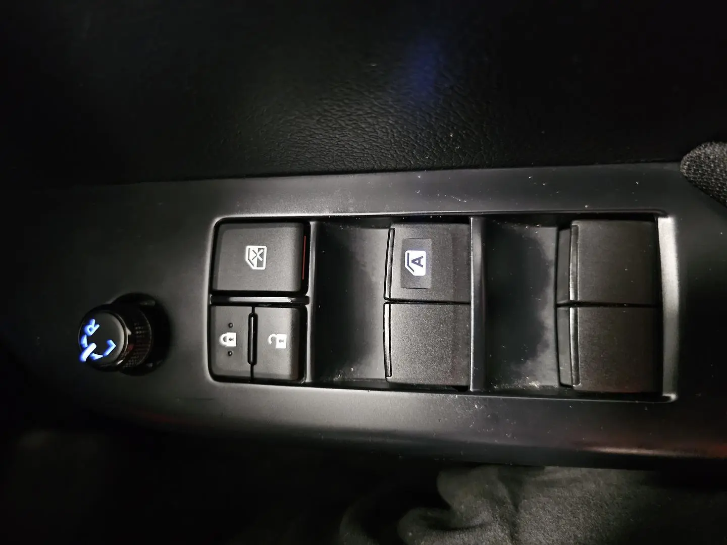 2022 Toyota Hilux Gallery Image 38