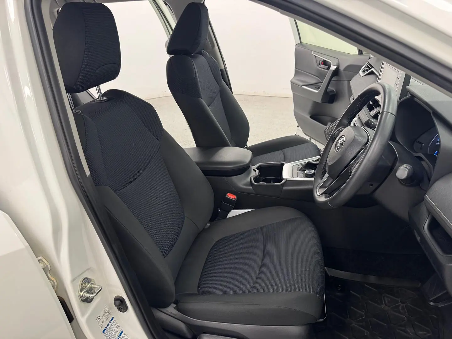 2022 Toyota RAV4 Gallery Image 24