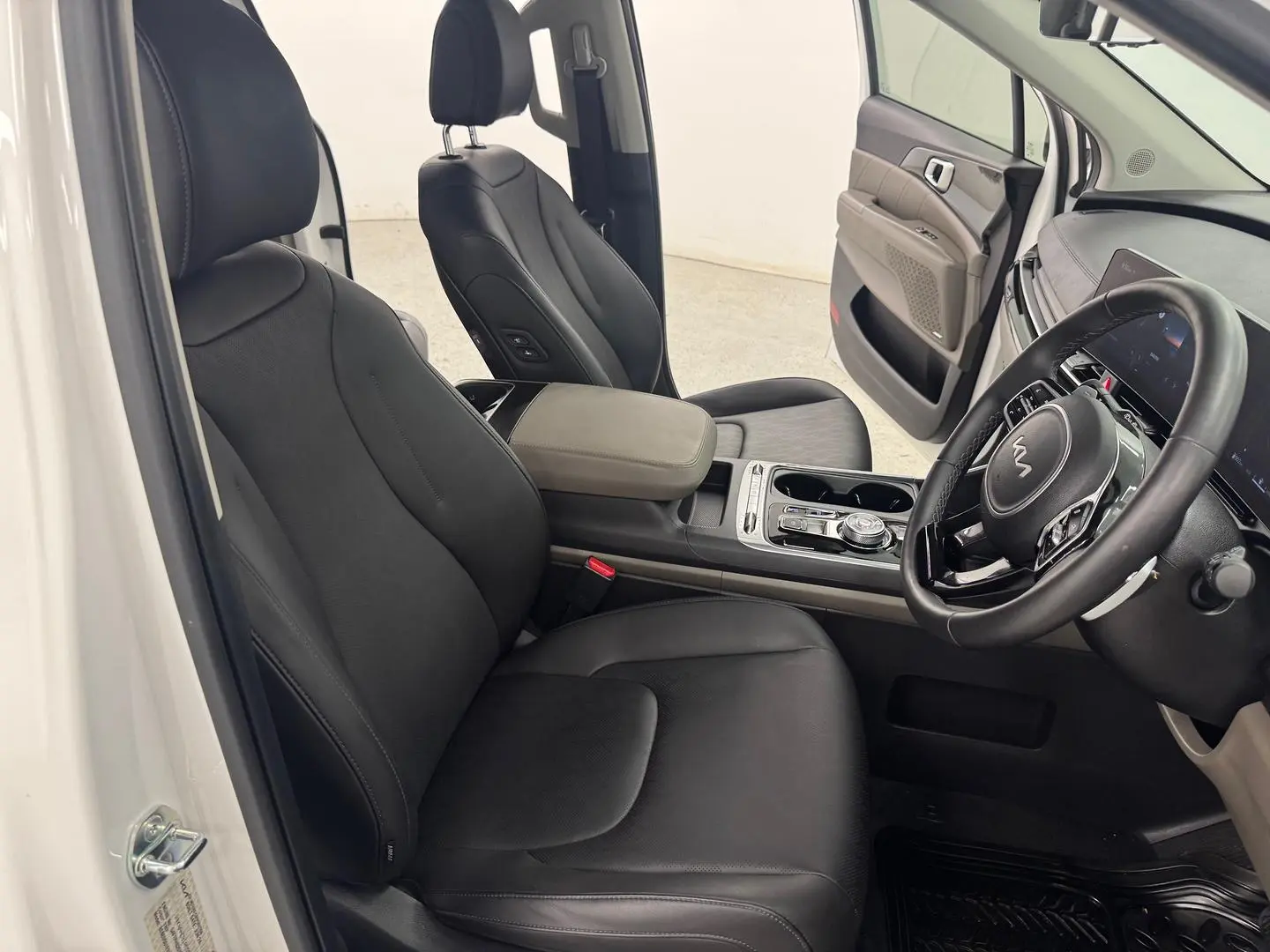 2024 Kia Carnival Gallery Image 33