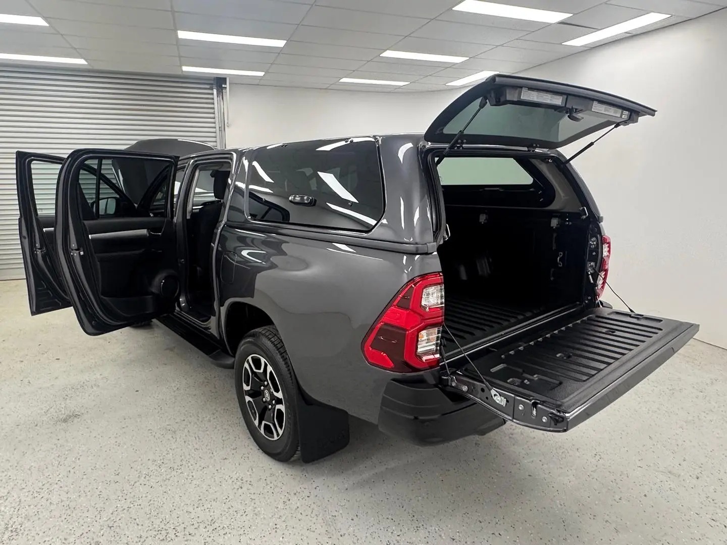 2025 Toyota Hilux Gallery Image 10