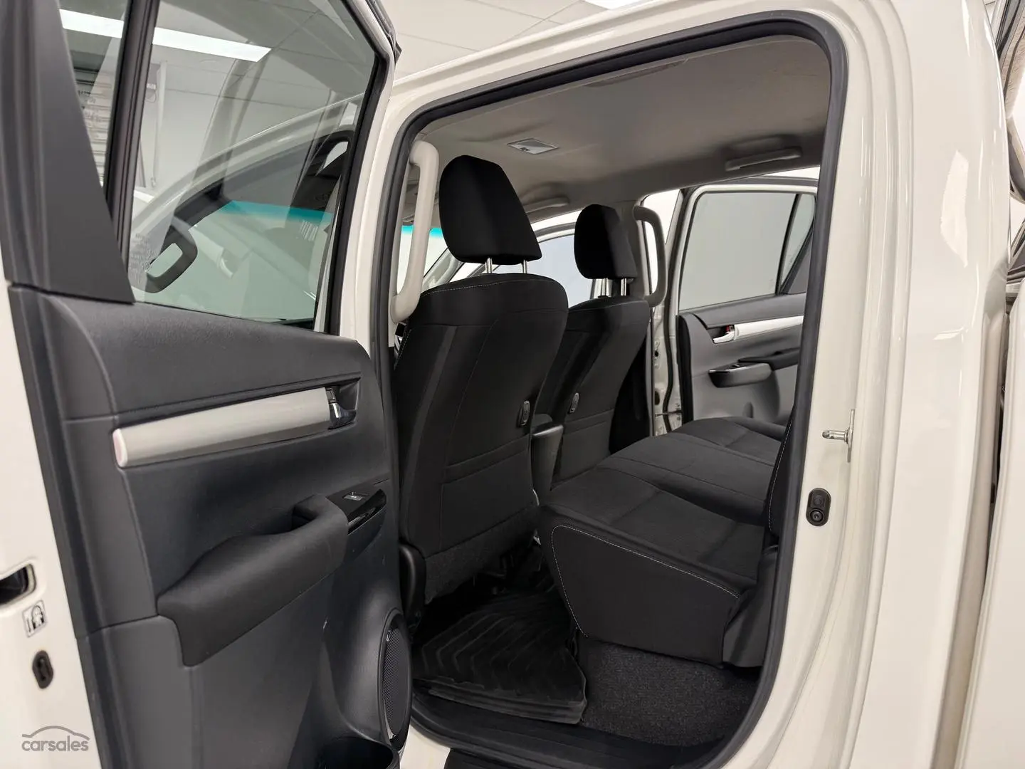 2017 Toyota Hilux Gallery Image 12