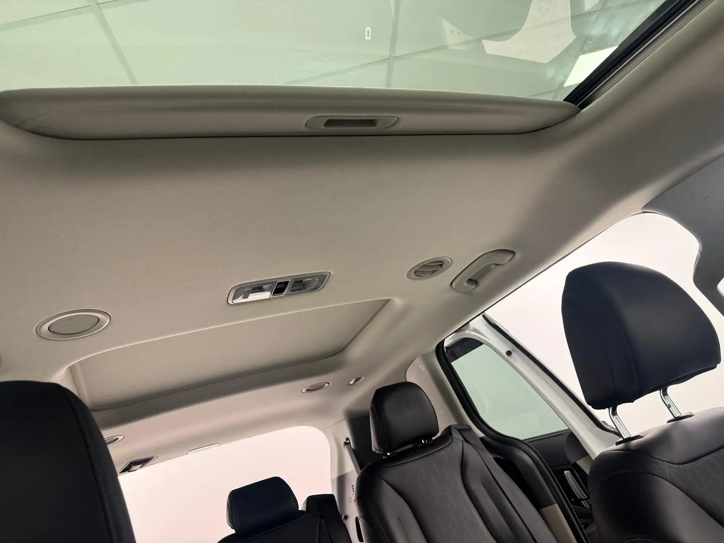 2024 Kia Carnival Gallery Image 30