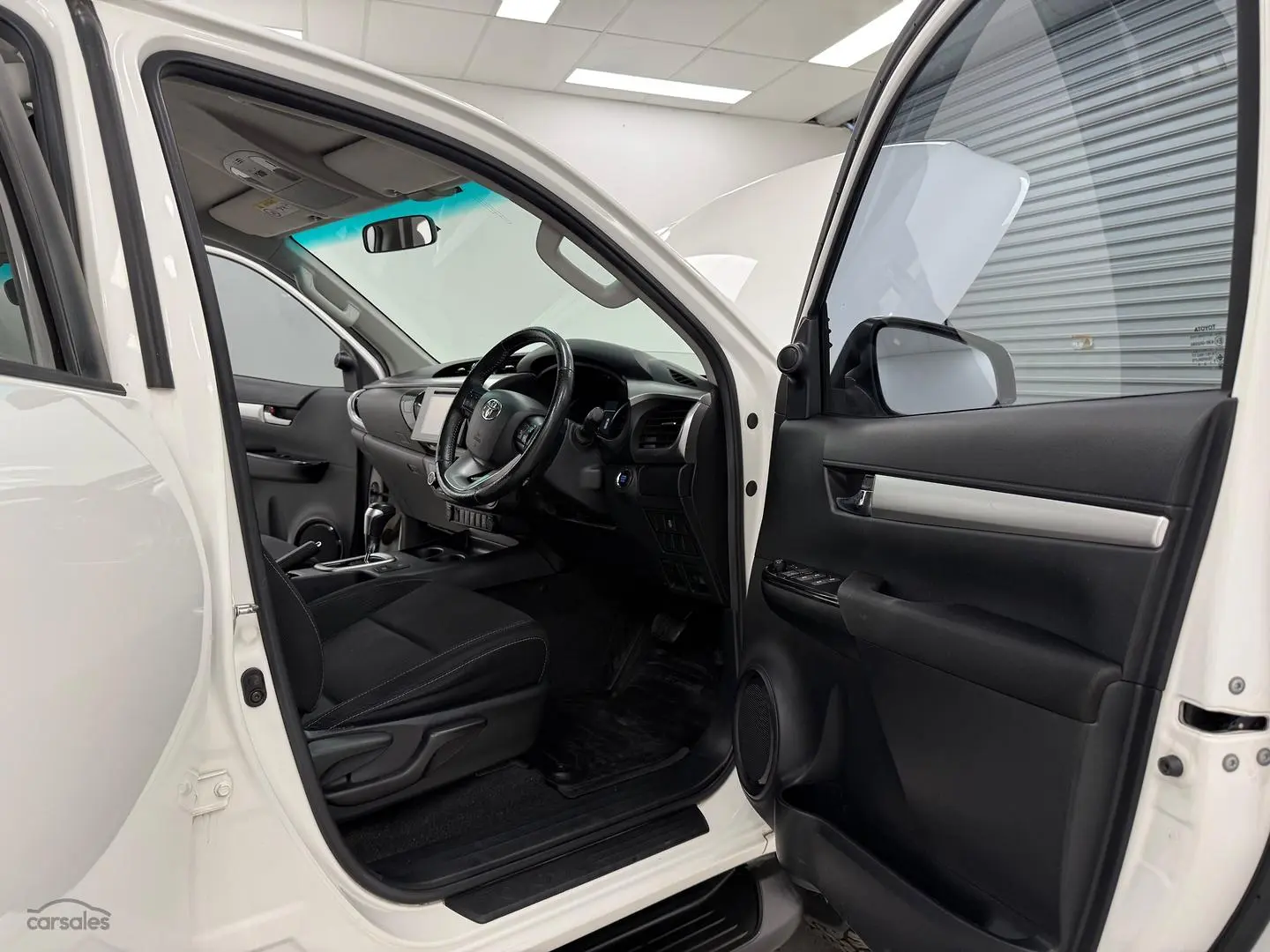 2017 Toyota Hilux Gallery Image 19