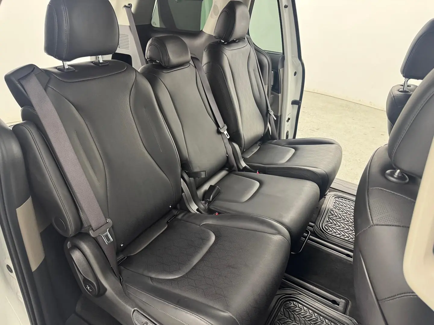 2024 Kia Carnival Gallery Image 34